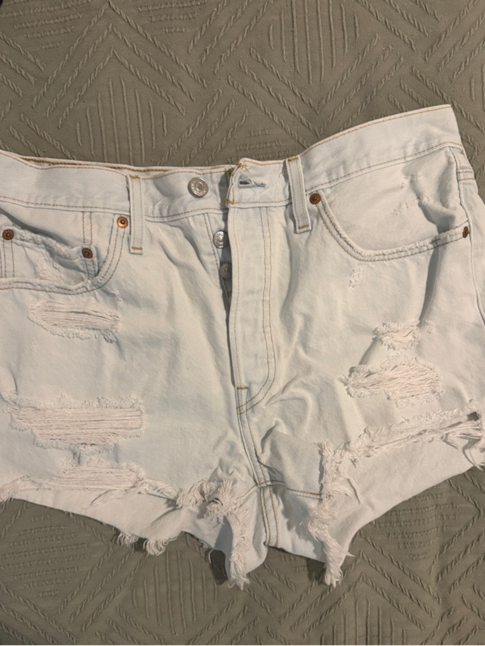 Levi’s High-Rise Distressed light wash  Denim Shorts